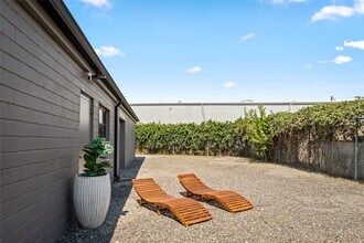 5975 Armour Dr in Houston, TX - Building Photo - Building Photo