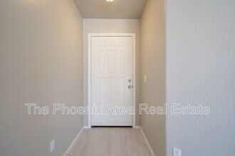 1070 W Chilton Dr in Tempe, AZ - Building Photo - Building Photo