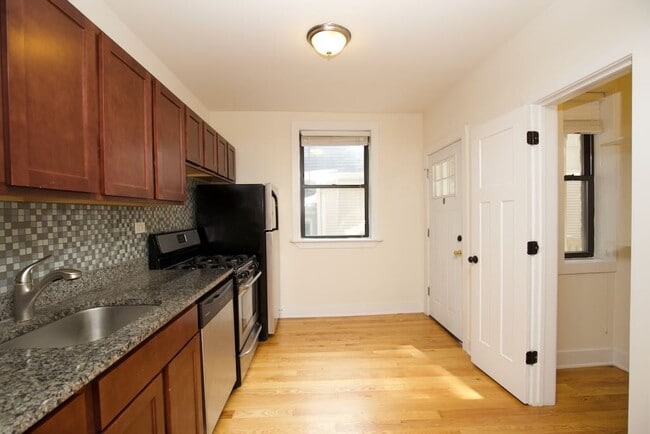 1456 W Byron St, Unit 1 in Chicago, IL - Building Photo - Building Photo