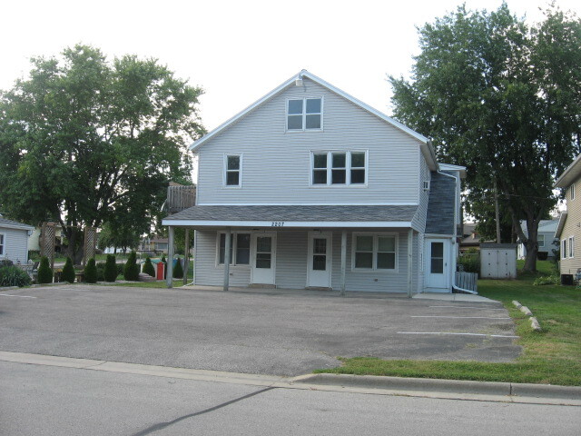 2207 Valley St in Cross Plains, WI - Building Photo