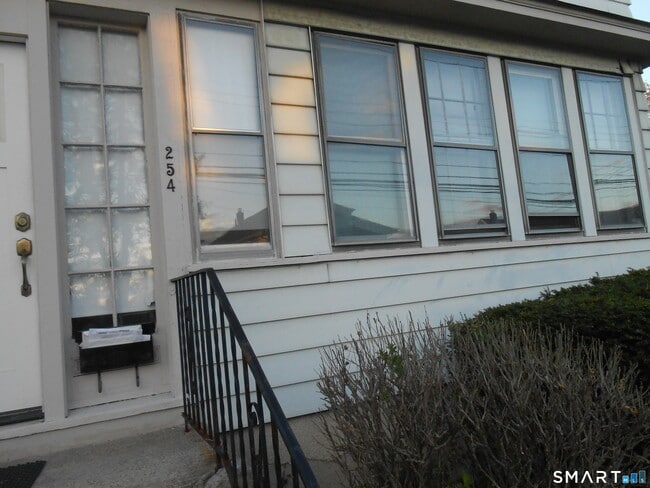 254 Wayne St in Bridgeport, CT - Building Photo - Building Photo