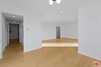 1210 Larrabee St in West Hollywood, CA - Building Photo - Building Photo