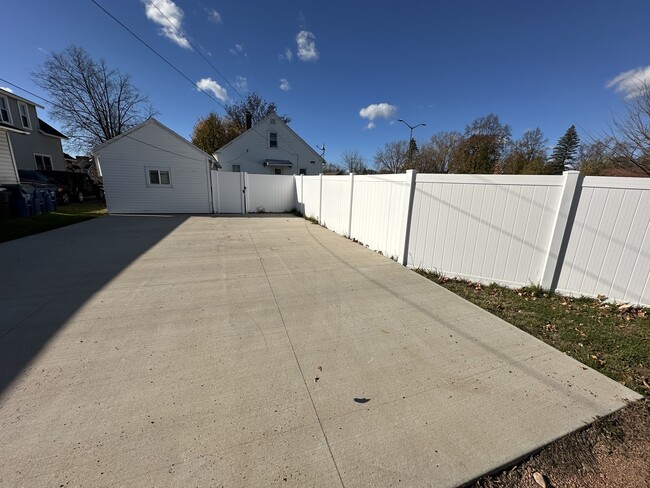 715 W Thomas St in Wausau, WI - Building Photo - Building Photo