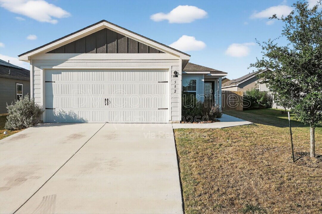 582 Gabbro Gdns in Maxwell, TX - Building Photo