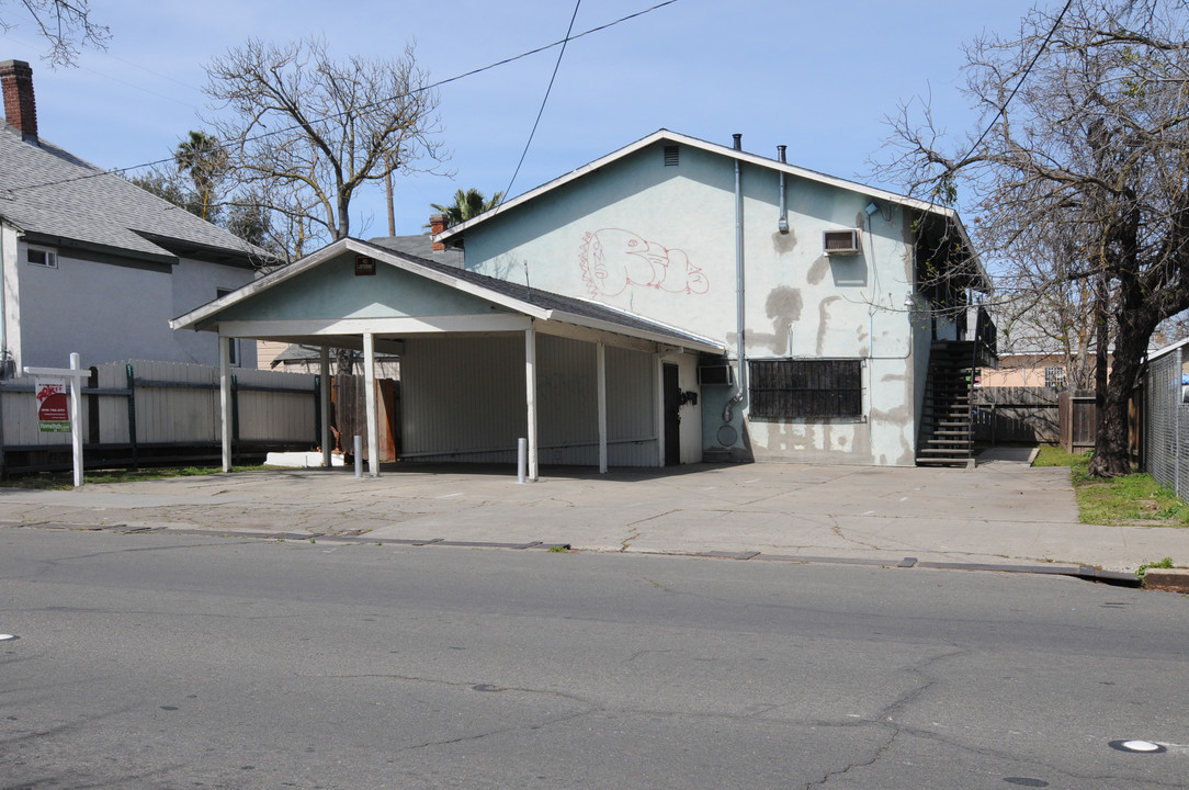 1315 E Market St in Stockton, CA - Foto de edificio