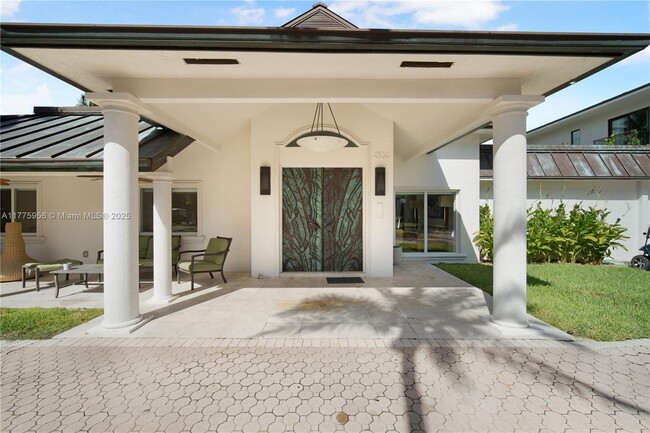 324 Caribbean Rd in Key Biscayne, FL - Building Photo - Building Photo