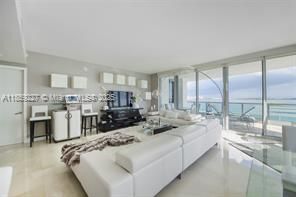 1331 Brickell Bay Dr in Miami, FL - Building Photo