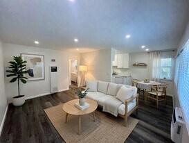 15025 Burbank Blvd, Unit 2 in Van Nuys, CA - Building Photo