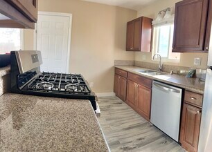 1685 Donax Ave in San Diego, CA - Building Photo - Building Photo