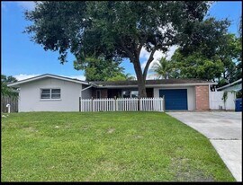 5638 Nutmeg Ave in Sarasota, FL - Building Photo