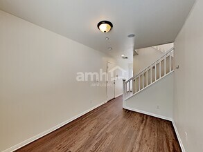 8936 Sally Rose Ave in Las Vegas, NV - Foto de edificio - Building Photo