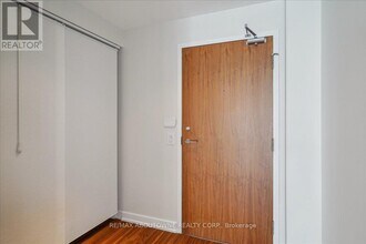 75-1975 Queens Wharf Rd in Toronto, ON - Building Photo - Building Photo