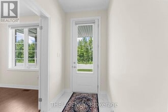 145 Dovedale Dr in Georgina, ON - Building Photo - Building Photo