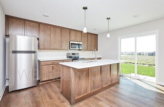 1214 NW Yorktown Dr in Waukee, IA - Building Photo - Building Photo