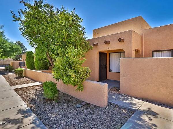 8940 W Olive Ave in Peoria, AZ - Building Photo