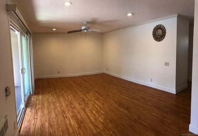 8529 Villa La Jolla Dr in San Diego, CA - Building Photo - Building Photo