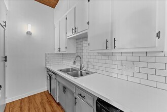 6114 Cahuenga Blvd in Los Angeles, CA - Building Photo - Building Photo