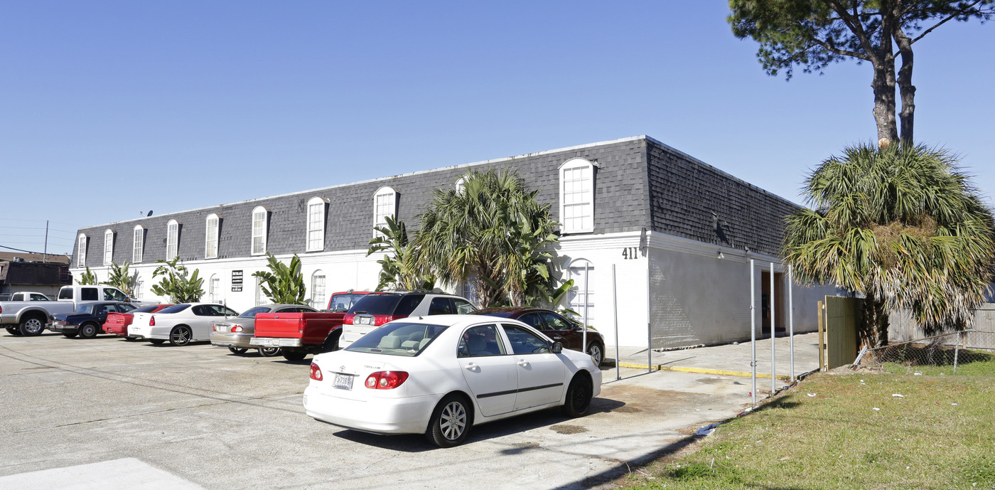 Southlake Apartment in Metairie, LA - Building Photo