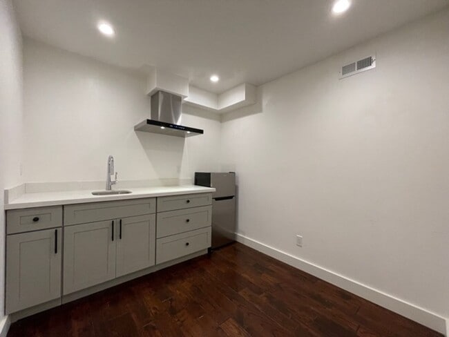 938 Ingerson Ave in San Francisco, CA - Building Photo - Building Photo
