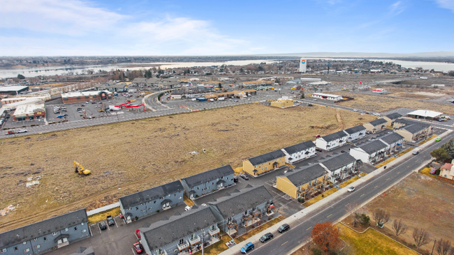 2631 W Marina Dr in Moses Lake, WA - Building Photo - Building Photo