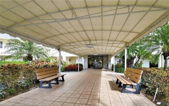 3090 N Course Dr in Pompano Beach, FL - Foto de edificio - Building Photo