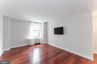 219-29 S 18th St in Philadelphia, PA - Building Photo - Building Photo