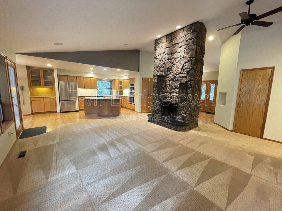 11011 S Southridge Dr in Portland, OR - Building Photo