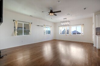 35229 Persano Pl in Fallbrook, CA - Building Photo - Building Photo