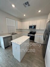 867 Lk Pk Cir in Galt, CA - Building Photo - Building Photo