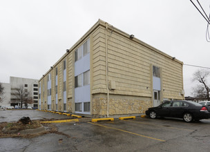 Cherrywood Apartments in Topeka, KS - Building Photo - Building Photo