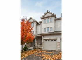 85-J85 Bankside Dr in Kitchener, ON - Building Photo