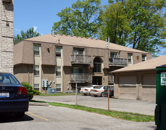 5120 Secor Rd in Toledo, OH - Foto de edificio - Building Photo