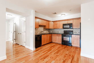 44 Park Street in Bloomfield, NJ - Building Photo - Interior Photo