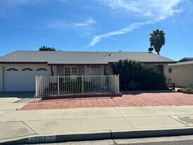 1461 W Mayberry Ave in Hemet, CA - Building Photo