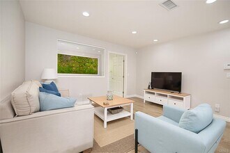 967 Oriole Dr in Laguna Beach, CA - Building Photo - Building Photo