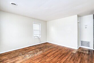 11079 Jewett Ave in Warren, MI - Building Photo - Building Photo