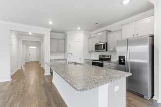 6576 Jacaranda Dr NW in Huntsville, AL - Building Photo - Building Photo