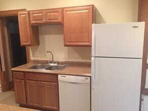 2704 E Hartford Ave in Milwaukee, WI - Building Photo - Building Photo