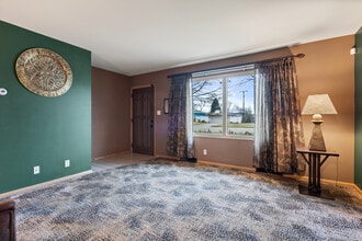 537-541 N Edgelawn Dr in Aurora, IL - Building Photo - Building Photo