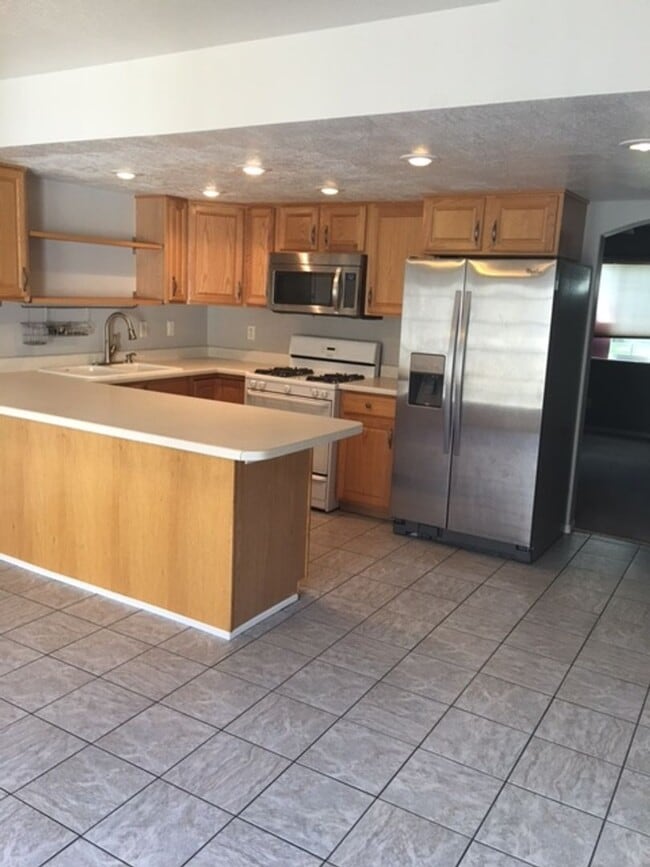 75 N Hampton Pl in Logan, UT - Building Photo - Building Photo