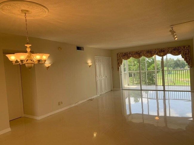 3200 N Palm Aire Dr-Unit -402 in Pompano Beach, FL - Building Photo - Building Photo