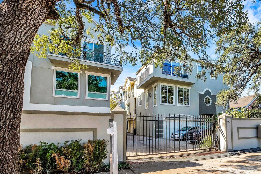3011 Houston Ave in Houston, TX - Building Photo