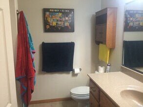 405 Stone Grove Dr in Manhattan, KS - Building Photo - Building Photo
