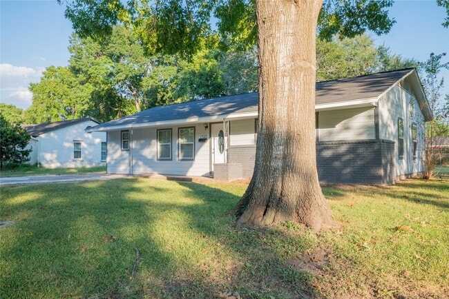1727 Jones St in Rosenberg, TX - Building Photo - Building Photo