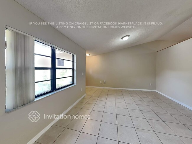 13551 SW 178th St in Miami, FL - Foto de edificio - Building Photo