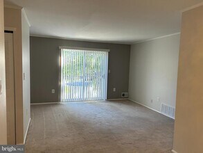 35 Coral Tree Ct in Trenton, NJ - Building Photo - Building Photo