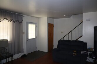 198 Ellsworth St in California, PA - Foto de edificio - Building Photo