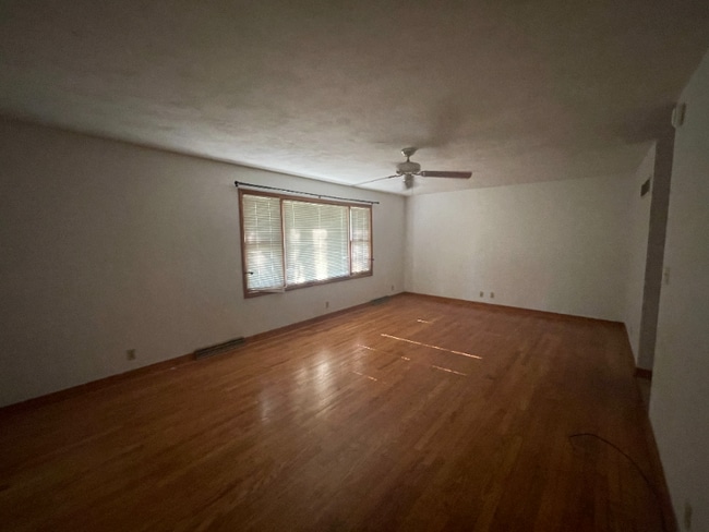 1302 E Mumford Dr in Urbana, IL - Building Photo - Building Photo