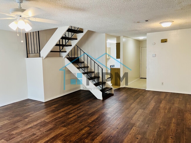 property at 7 Briarwood Cir