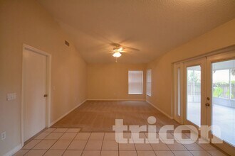 1817 Landside Dr in Valrico, FL - Foto de edificio - Building Photo